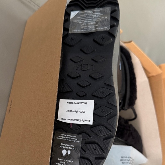 UGG Black Adirondack Winter Boot III - Brand New - Picture 8 of 8